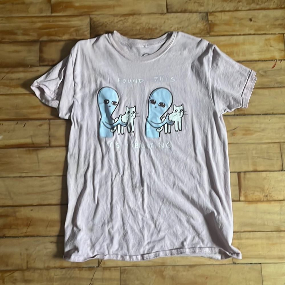 Alien “I found this thing it’s vibrating” Tee
